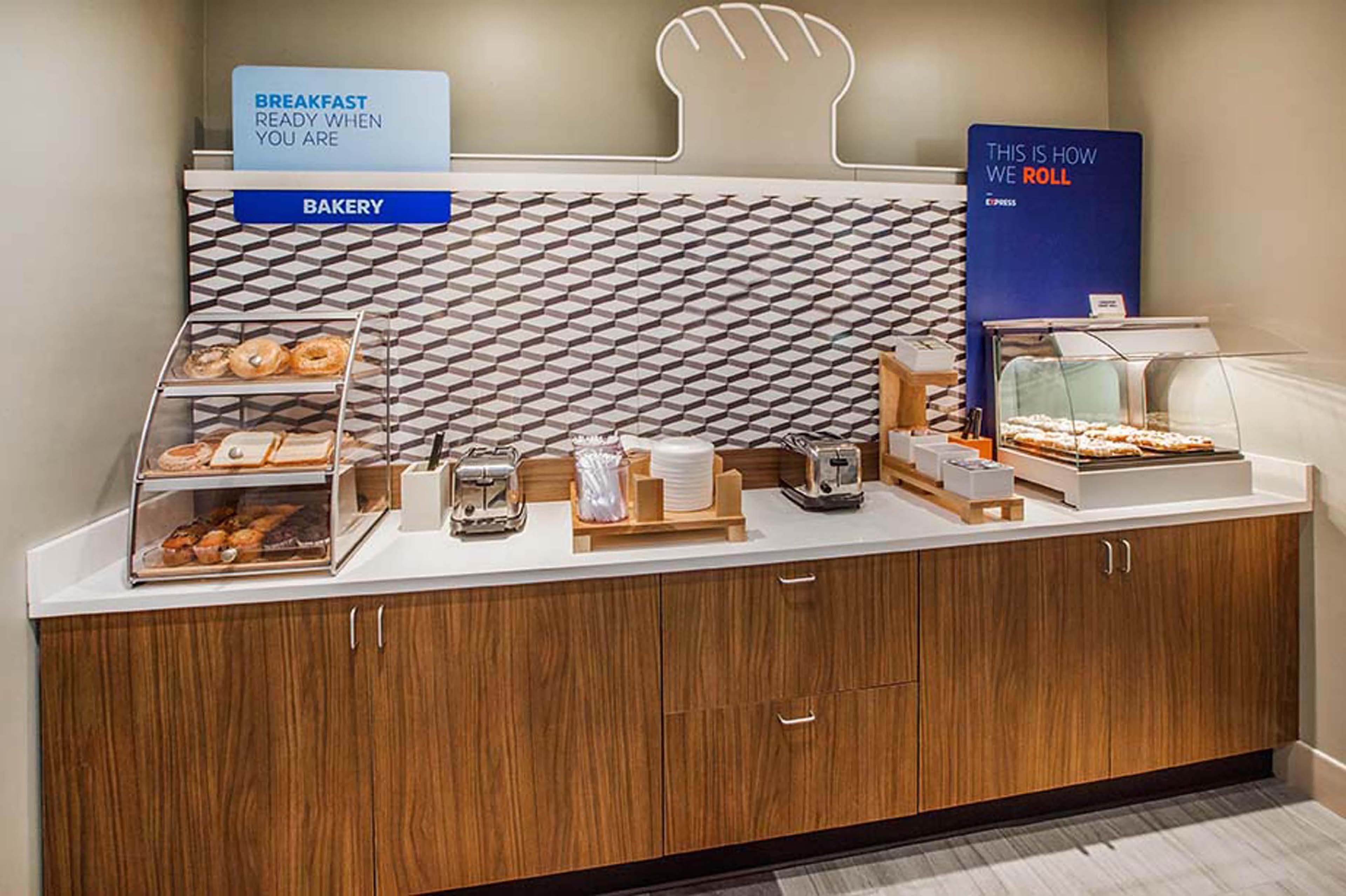 Holiday Inn Express & Suites Indianapolis - East By Ihg Ngoại thất bức ảnh