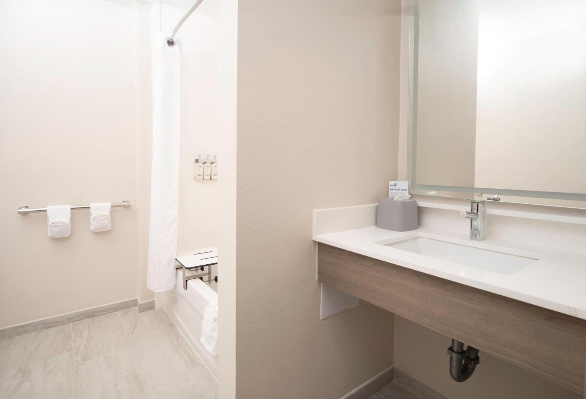 Holiday Inn Express & Suites Indianapolis - East By Ihg Ngoại thất bức ảnh